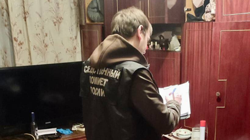 Жительница Энгельса обнаружила в квартире тело любовника с ножевым ранением