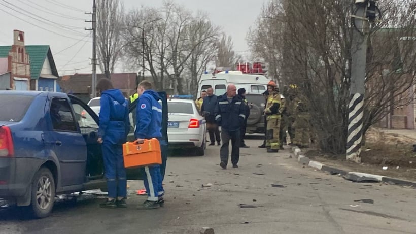 ГИБДД об утреннем ДТП в Энгельсе: Пассажирку Логана госпитализировали
