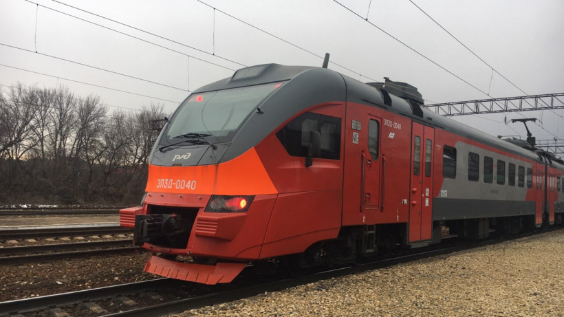 В Татищеве из-за подозрительного предмета почти на три часа задержали электричку