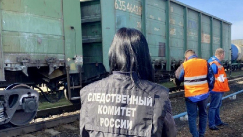 Утром на железной дороге в Ершове нашли тело девушки