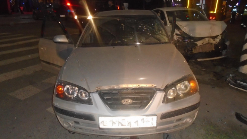 В Энгельсе молодая женщина-водитель пострадала в столкновении иномарок