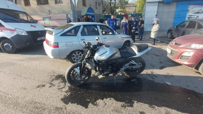 В Саратове мотоциклист пострадал после столкновения с двенадцатой