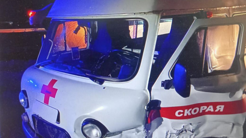 Фельдшер и водитель скорой пострадали в ночном ДТП в Балашовском районе