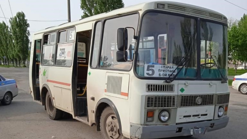 В Балакове пенсионерка оказалась в больнице после падения в автобусе