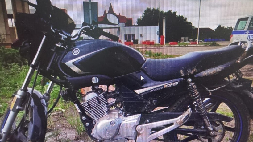 Мотоциклист перевернулся на трассе под Саратовом и попал в больницу