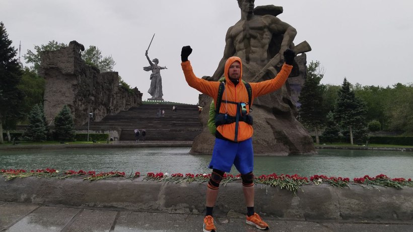 Спасатель из Саратова за семь дней добежал до Мамаева кургана в Волгограде
