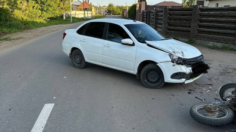 В Саратове подросток на мотоцикле оказался в больнице после аварии с «Грантой»