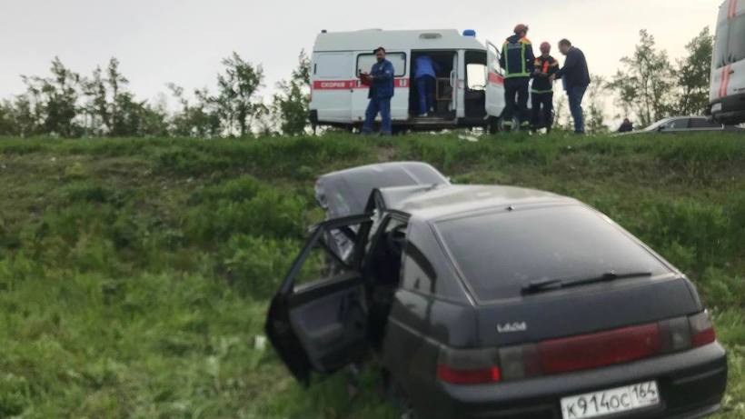 В Саратове женщина пострадала в аварии с двумя легковыми автомобилями