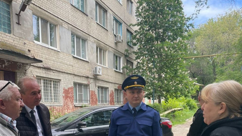 Прокуроры выявили нарушения в опасной аварийной саратовской пятиэтажке, из которой не расселили жильцов