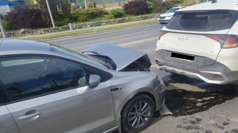 Пассажирка Фольксвагена пострадала при столкновении с Киа в Саратове