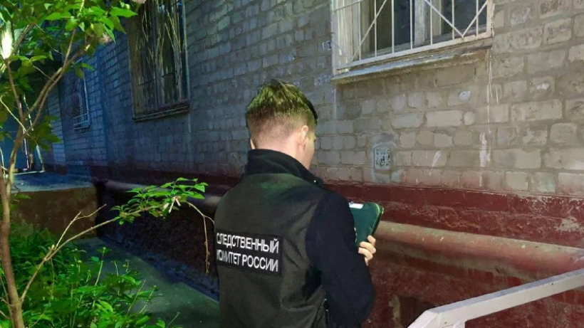 В Саратове кусок кирпича из стены пятиэтажки упал на голову школьнику
