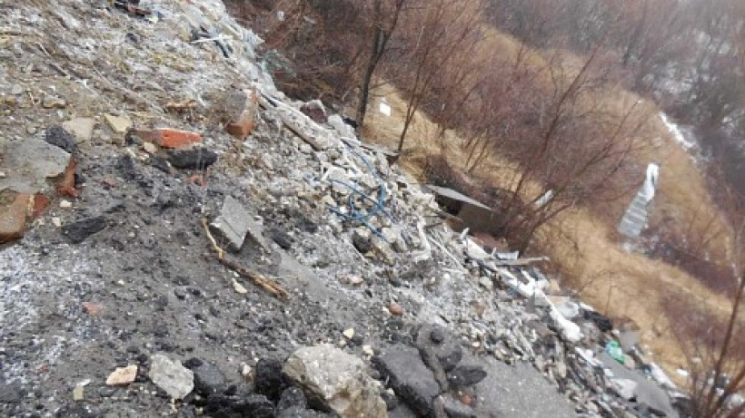 С нелегальной свалки в Саратове вывезли 30 тонн отходов