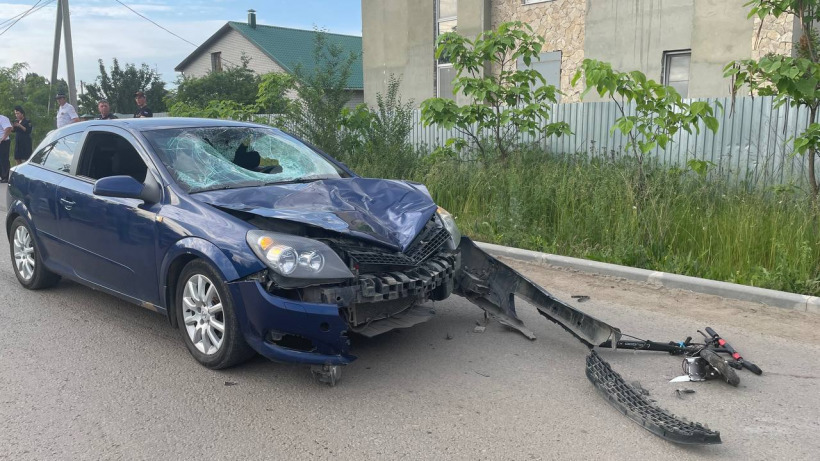 В Саратове водитель иномарки насмерть сбил подростка на электросамокате