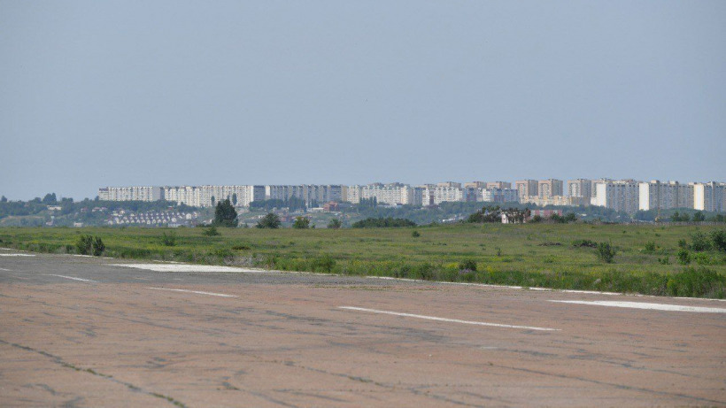 Бусаргин поручил до конца года провести электричество и воду для застройки территории бывшего аэропорта