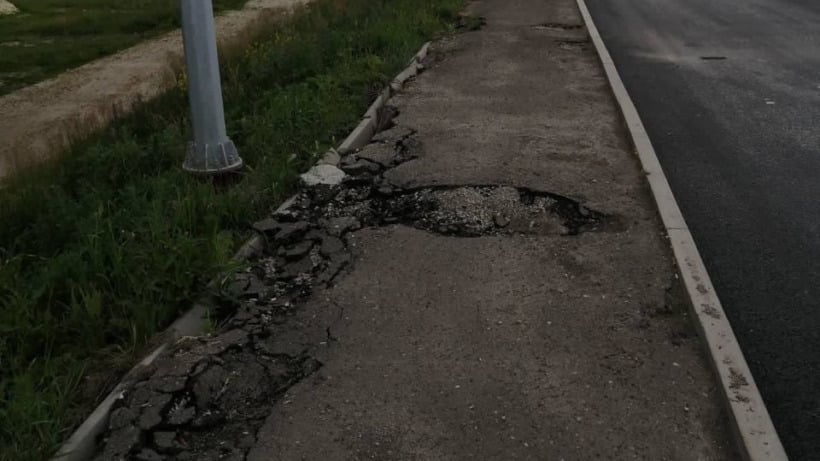 Сельчанин: Восстановленный по региональной программе тротуар в Балтае развалился спустя год