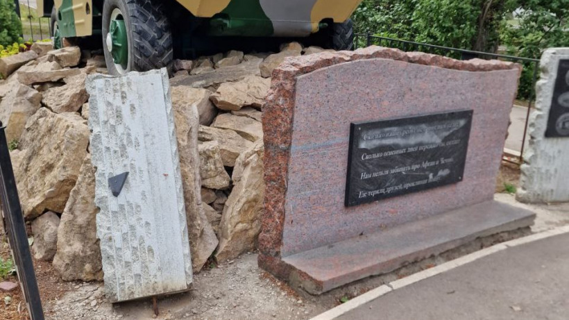 Глава района: Разгромленный вандалами мемориал в Балакове восстановят в ближайшее время