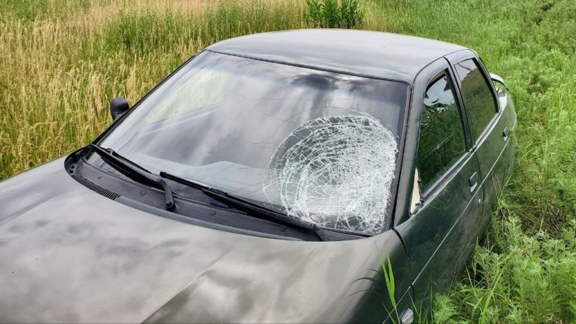 На железнодорожном переезде в Дергачах автомобиль насмерть сбил пенсионерку