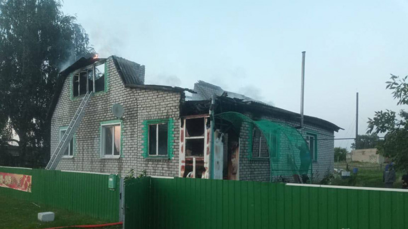 В селе под Аткарском из-за скачка напряжения электричества сгорел дом