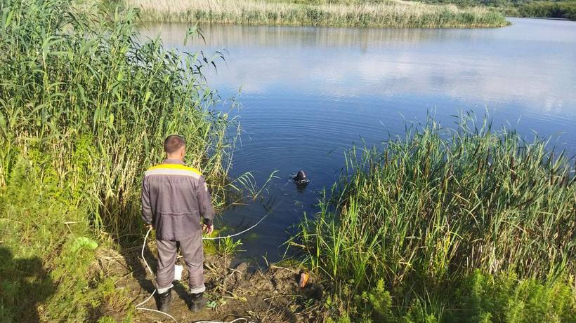 В пруду под Балашовом утонул мужчина. Его тело достали спасатели 