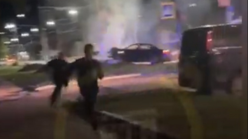 В Балакове подросток врезался на угнанной машине в плиту и пытался убежать от полицейских. Видео