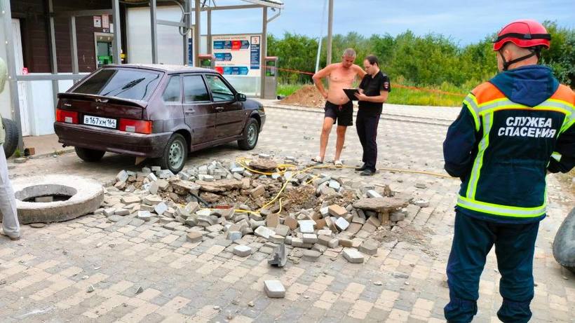 В Энгельсе из-за «хлопка» газа в колодце пострадал мужчина