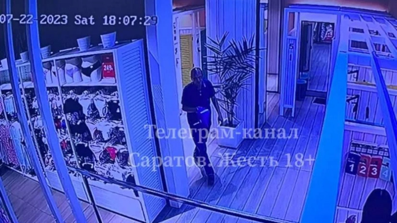 Жители заметили в саратовском ТЦ извращенца, фотографирующего женщин в примерочных