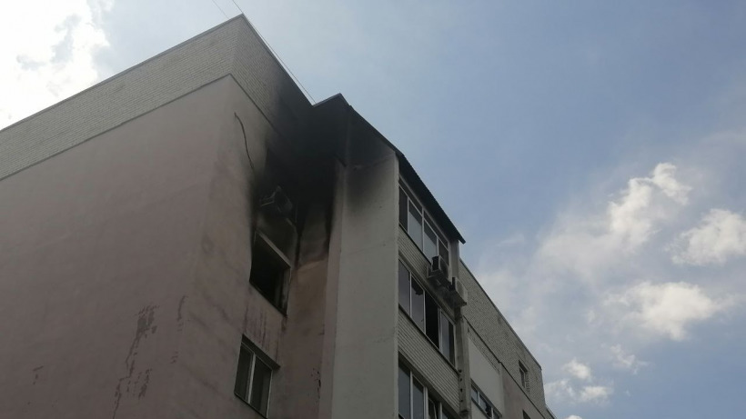 В Саратове загорелась квартира в многоэтажном доме. Пострадал ребенок