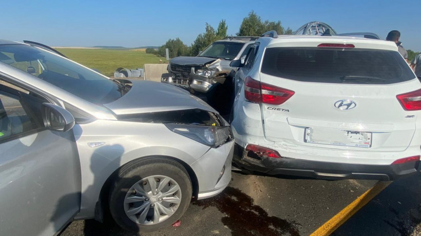 Пятилетнюю девочку доставили в больницу после массовой аварии под Хвалынском