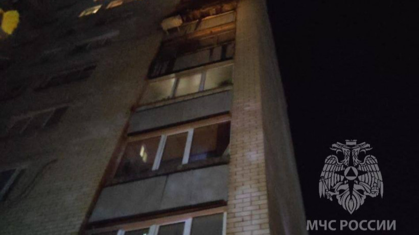 Саратовские пожарные спасли пятерых жильцов горящей многоэтажки и эвакуировали 25