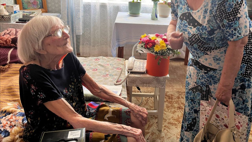 Жительнице Саратова Елене Власовой исполнилось 105 лет