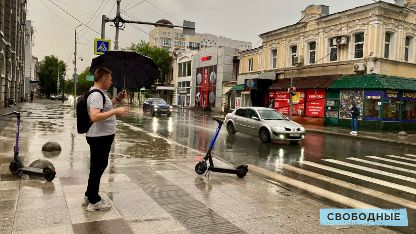Желтый уровень опасности. МЧС предупредило о грозе и сильном дожде в Саратовской области