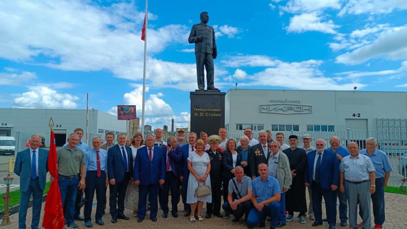 В Псковской области открыли восьмиметровый памятник Сталину