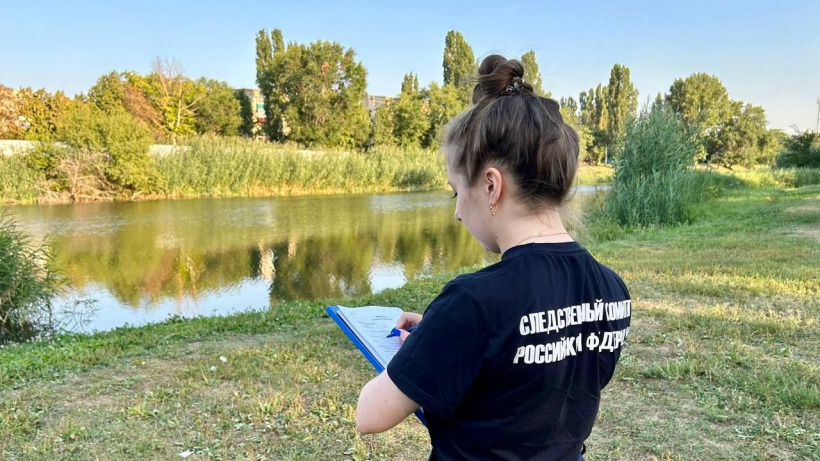 Из озера в Балакове достали труп неизвестного мужчины