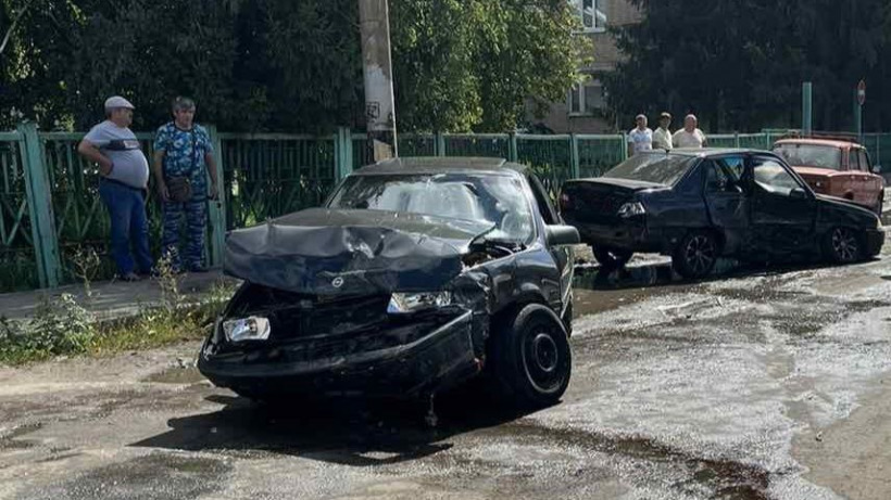 В аварии с двумя иномарками в Петровске пострадала молодая пассажирка