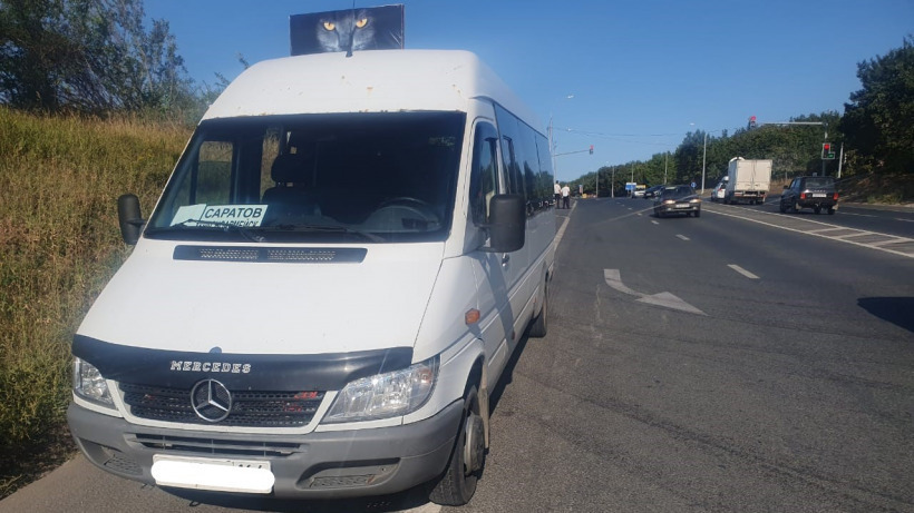 В автобусе из Красноармейска в Саратов упала пенсионерка. Её госпитализировали