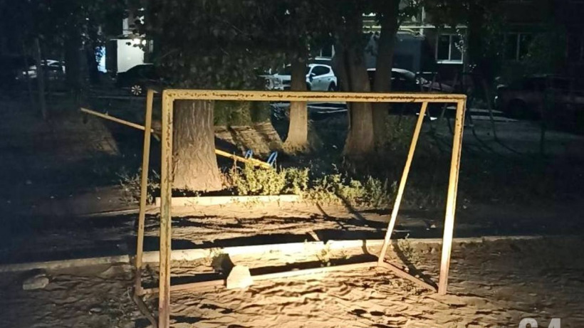 В Саратове на семилетнего ребенка упали футбольные ворота