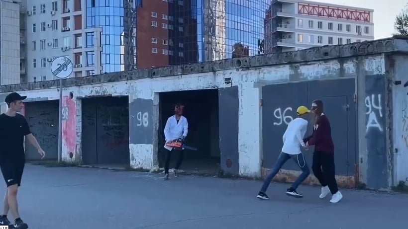 Саратовцев разозлили пранкеры, пугающие прохожих с бензопилой в руках