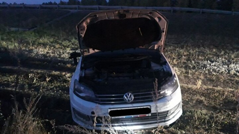 Под Вольском Volkswagen вылетел с трассы. Пассажирку госпитализировали