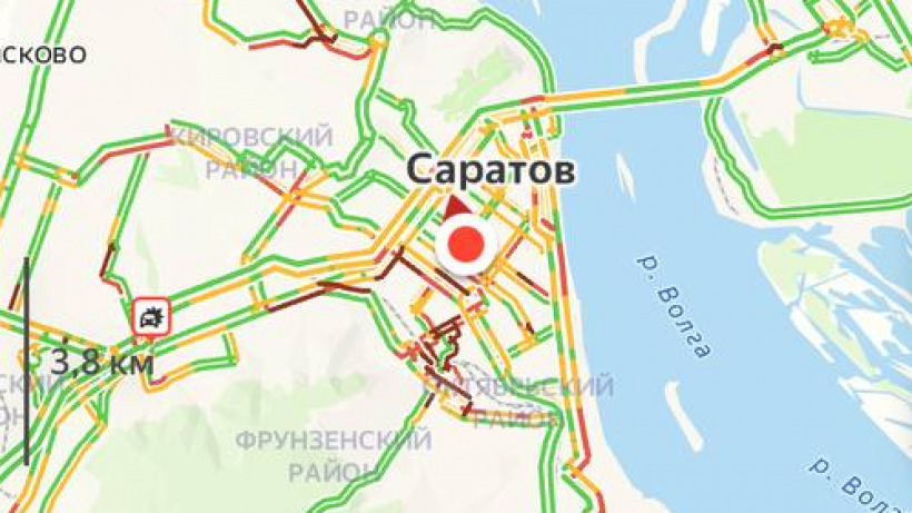После утреннего дождя Саратов встал в восьмибалльных пробках