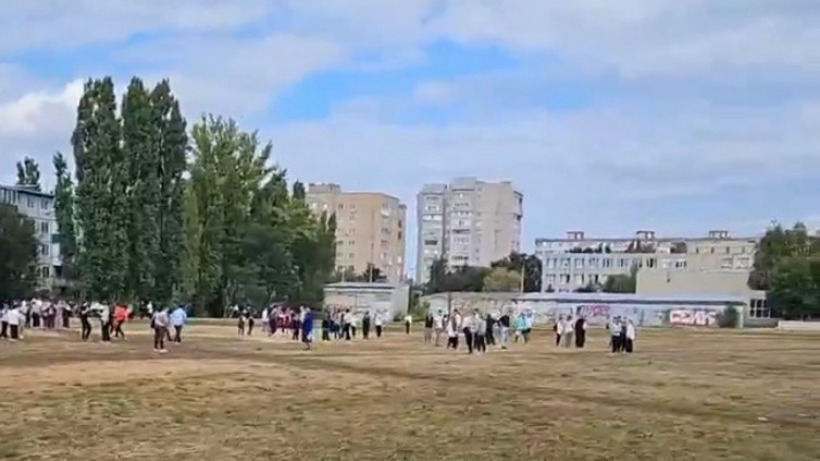 Очевидцы: Из лицея 2 в Балакове эвакуировали детей