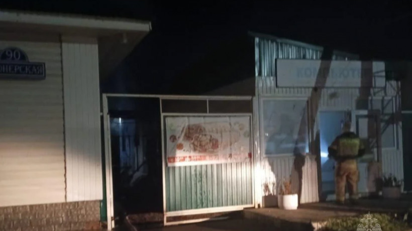 В Озинках ночью сгорел компьютерный магазин