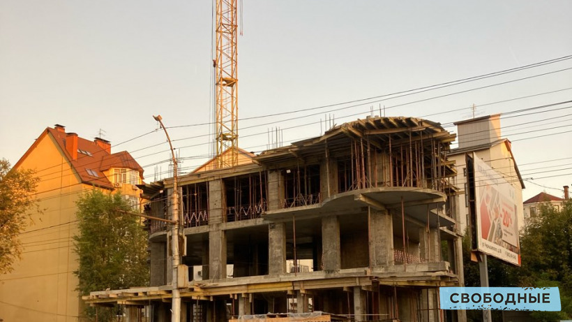 Арбитражный суд принял иск министерства об отзыве разрешения на строительство жилого дома у городского парка в Саратове