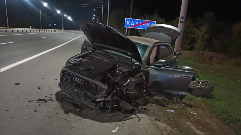 Под Саратовом Волга врезалась в Audi. Пострадали два человека