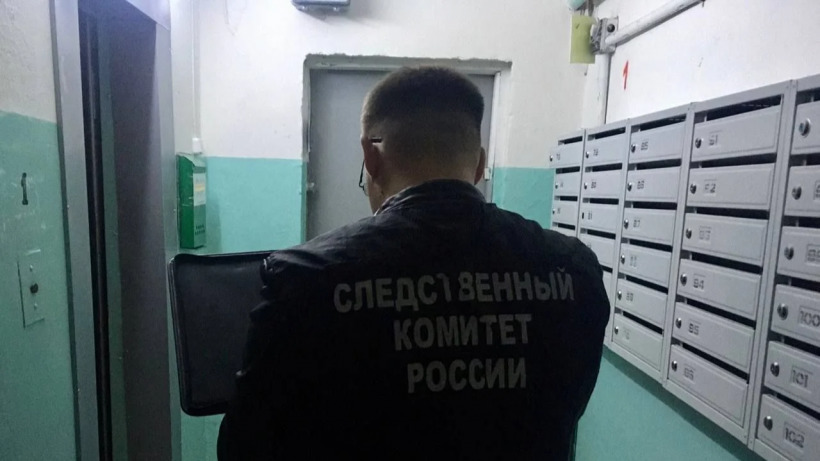 В лифте балаковской многоэтажки обнаружили труп