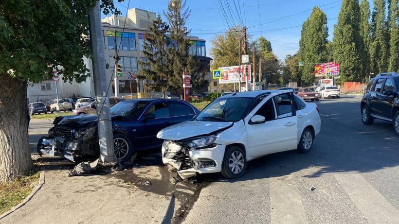 Водитель «Гранты» пострадал в ДТП с иномаркой у Политеха