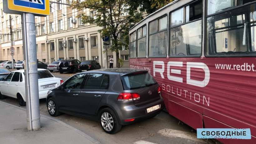 В центре Саратова из-за ДТП остановились трамваи