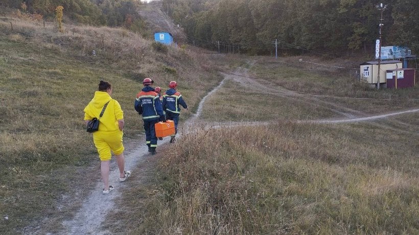 В Саратове спасатели помогли упавшей на Вишневой горе женщине 