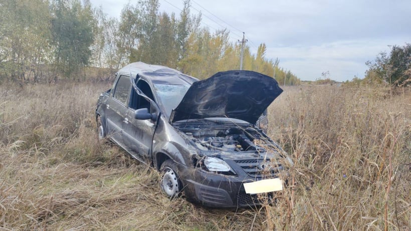 В Саратове пострадал пассажир вылетевшего с трассы «Ларгуса»