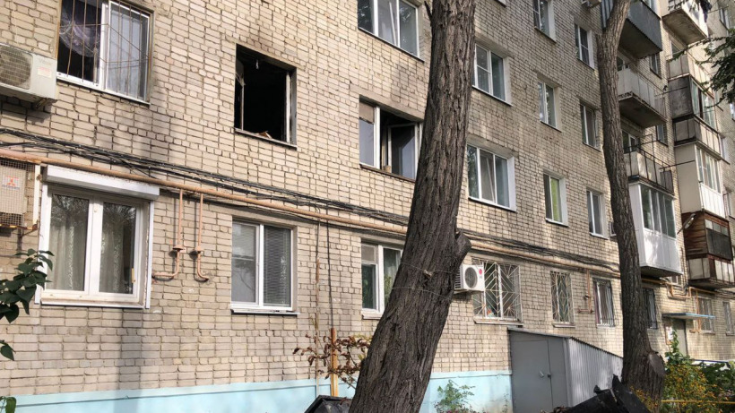 Смертельное ЧП в Саратове. Пожарные спасли пенсионерку из горевшей квартиры и 18 жильцов многоэтажки