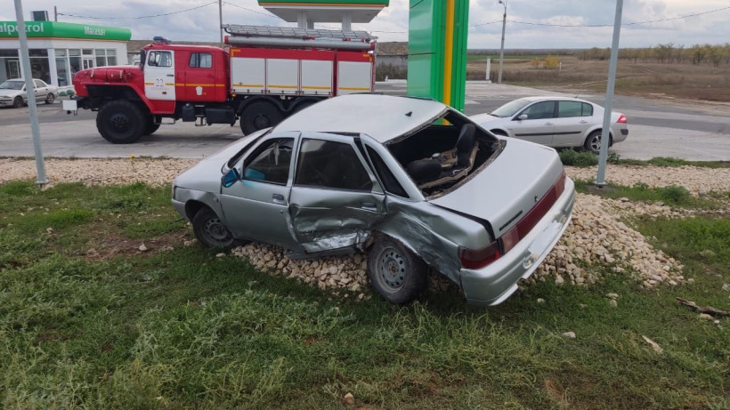 При столкновении двух отечественных авто под Балаковом пострадала пенсионерка
